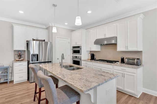 427 BLUFFS VIEW Lane, Canton, GA 30114