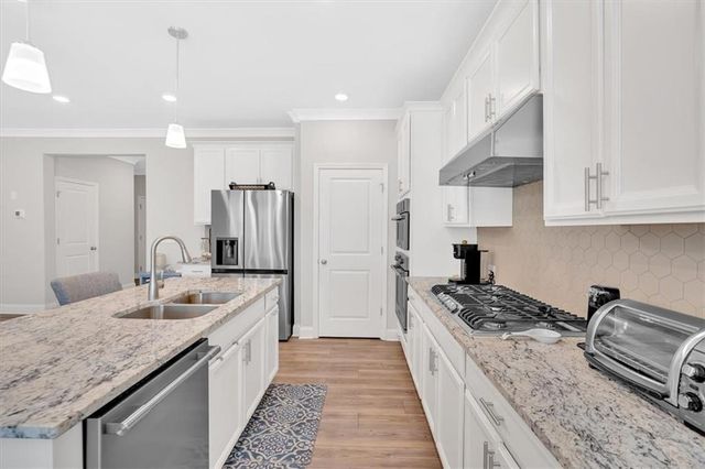 427 BLUFFS VIEW Lane, Canton, GA 30114