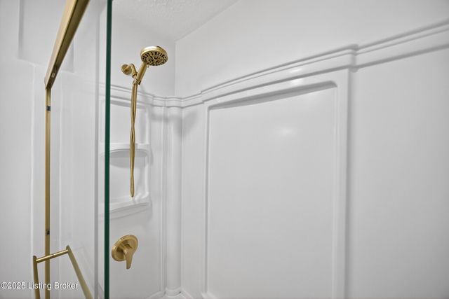 4915 Greenwood Rd, Louisville, KY 40258