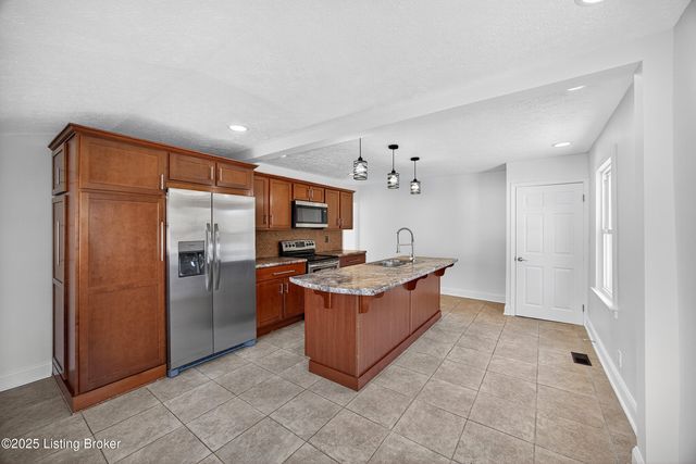 4915 Greenwood Rd, Louisville, KY 40258