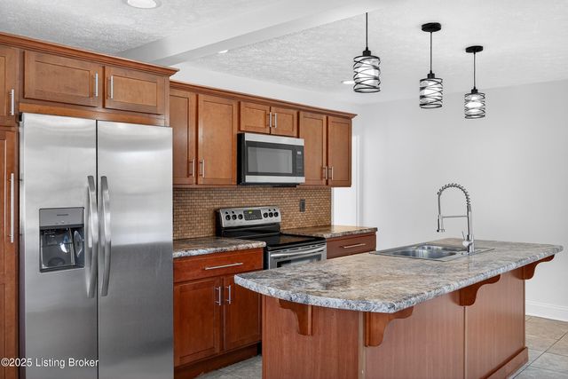 4915 Greenwood Rd, Louisville, KY 40258