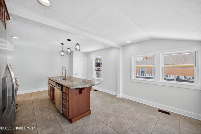 4915 Greenwood Rd, Louisville, KY 40258