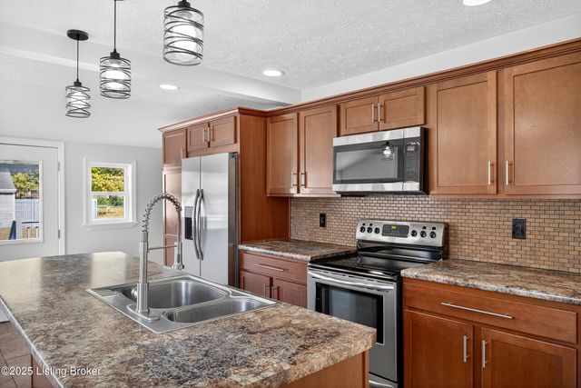 4915 Greenwood Rd, Louisville, KY 40258