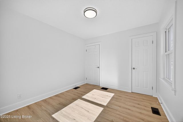 4915 Greenwood Rd, Louisville, KY 40258