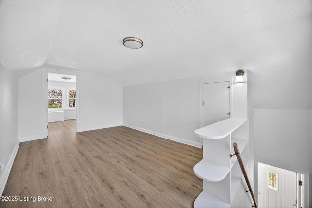 4915 Greenwood Rd, Louisville, KY 40258