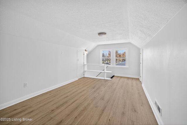 4915 Greenwood Rd, Louisville, KY 40258