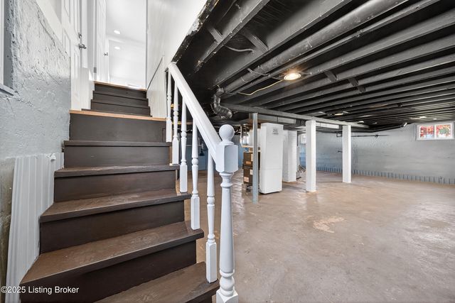 4915 Greenwood Rd, Louisville, KY 40258