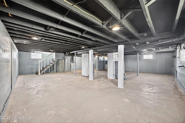 4915 Greenwood Rd, Louisville, KY 40258