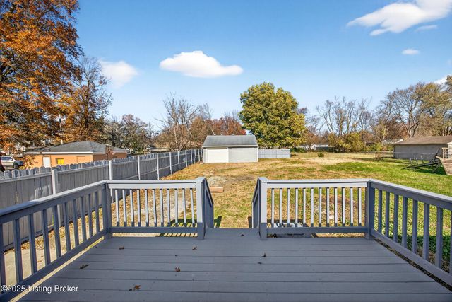 4915 Greenwood Rd, Louisville, KY 40258