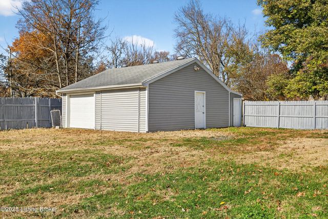 4915 Greenwood Rd, Louisville, KY 40258