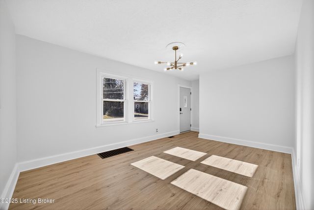 4915 Greenwood Rd, Louisville, KY 40258