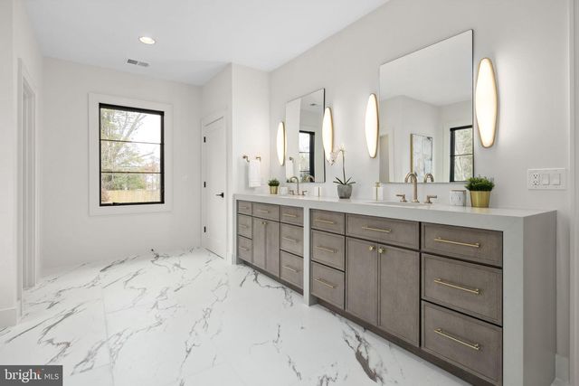 1565 FOREST VILLA LN, Mclean, VA 22101