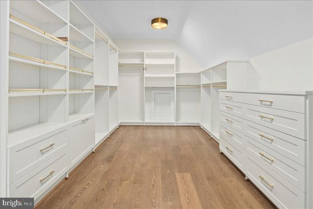 1565 FOREST VILLA LN, Mclean, VA 22101