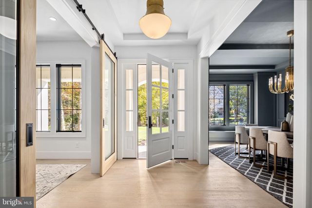 1565 FOREST VILLA LN, Mclean, VA 22101