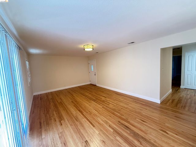 8096 Juniper Ave, Newark, CA 94560