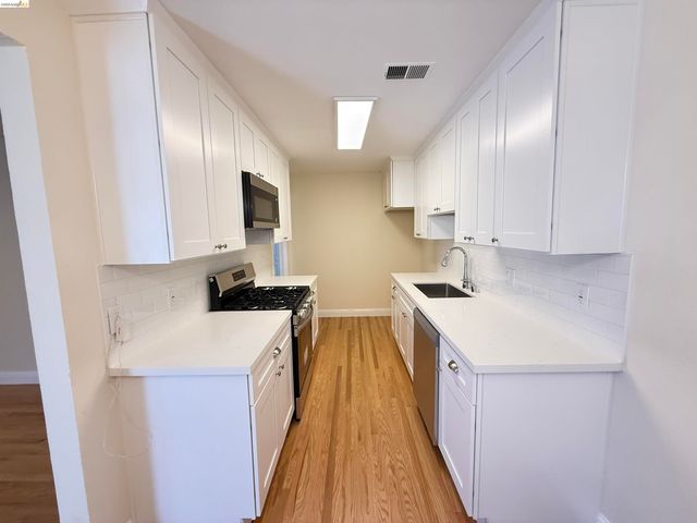 8096 Juniper Ave, Newark, CA 94560