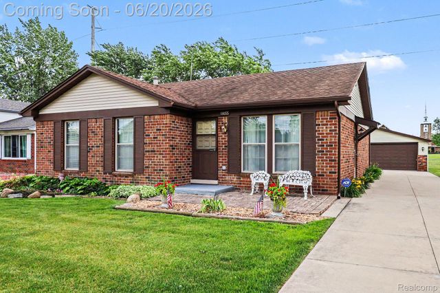 19055 Hyde Park Drive, Woodhaven, MI 48183