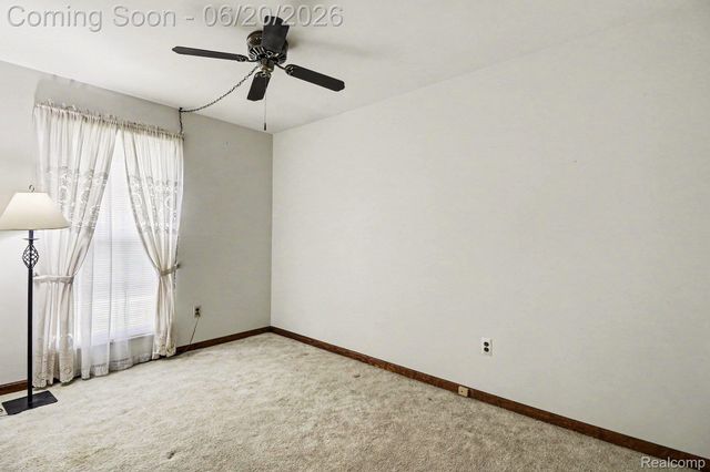 19055 Hyde Park Drive, Woodhaven, MI 48183