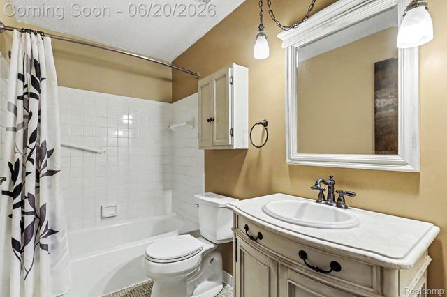 19055 Hyde Park Drive, Woodhaven, MI 48183