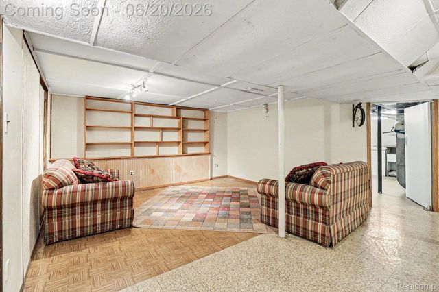 19055 Hyde Park Drive, Woodhaven, MI 48183