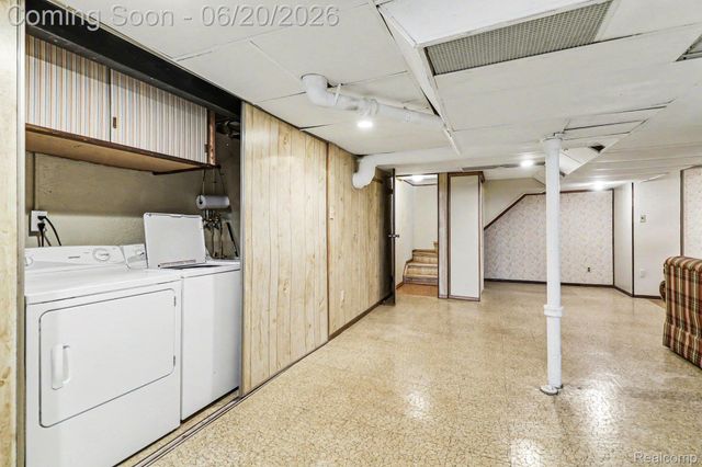 19055 Hyde Park Drive, Woodhaven, MI 48183