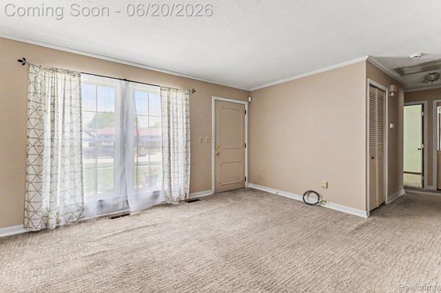 19055 Hyde Park Drive, Woodhaven, MI 48183