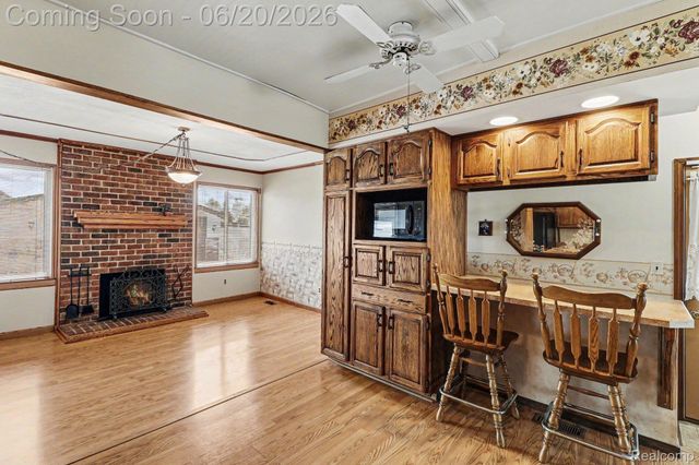 19055 Hyde Park Drive, Woodhaven, MI 48183
