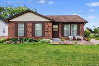 19055 Hyde Park Drive, Woodhaven, MI 48183