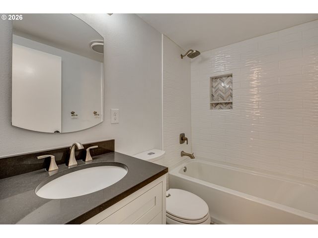 15015 Ne 74TH St, Vancouver, WA 98682