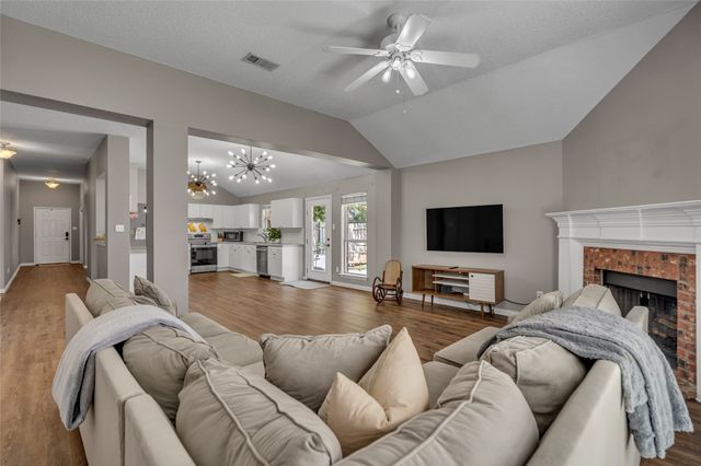 138 Cottonwood Lane, Little Elm, TX 75068