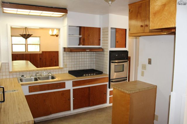 4202 FEATHERSTON AVENUE, Wichita Falls, TX 76308