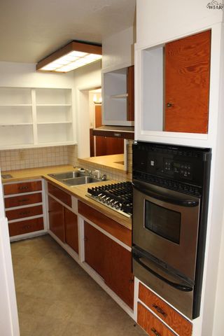 4202 FEATHERSTON AVENUE, Wichita Falls, TX 76308