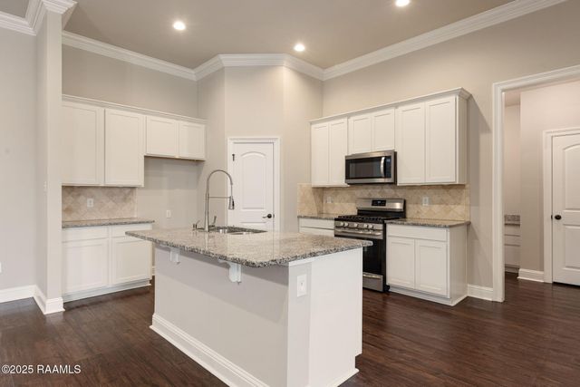 902 Deer Meadow Boulevard, Broussard, LA 70518