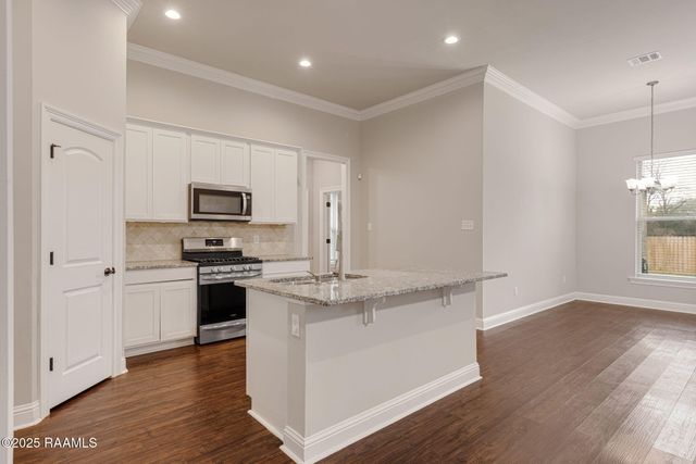 902 Deer Meadow Boulevard, Broussard, LA 70518