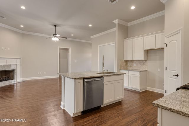 902 Deer Meadow Boulevard, Broussard, LA 70518