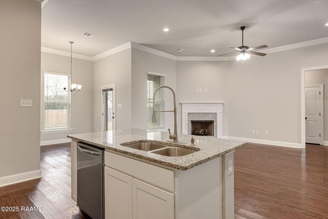 902 Deer Meadow Boulevard, Broussard, LA 70518