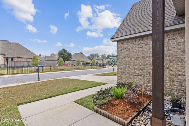 902 Deer Meadow Boulevard, Broussard, LA 70518