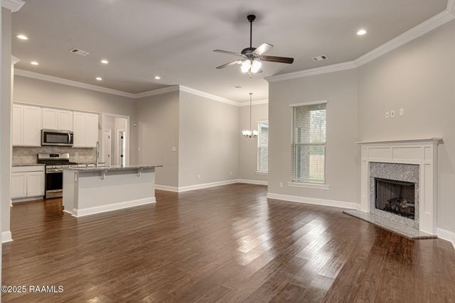 902 Deer Meadow Boulevard, Broussard, LA 70518