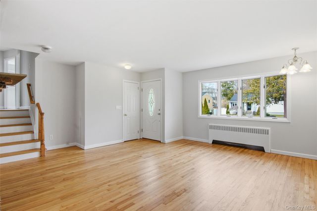 24 Aldrich Street, Huntington Station, NY 11746