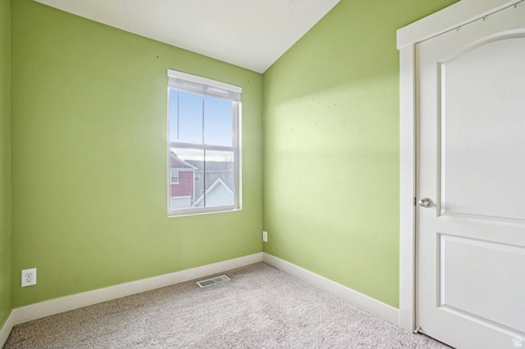 Image 17 of property listing at 10693 S TOPVIEW RD, South Jordan, UT 84095