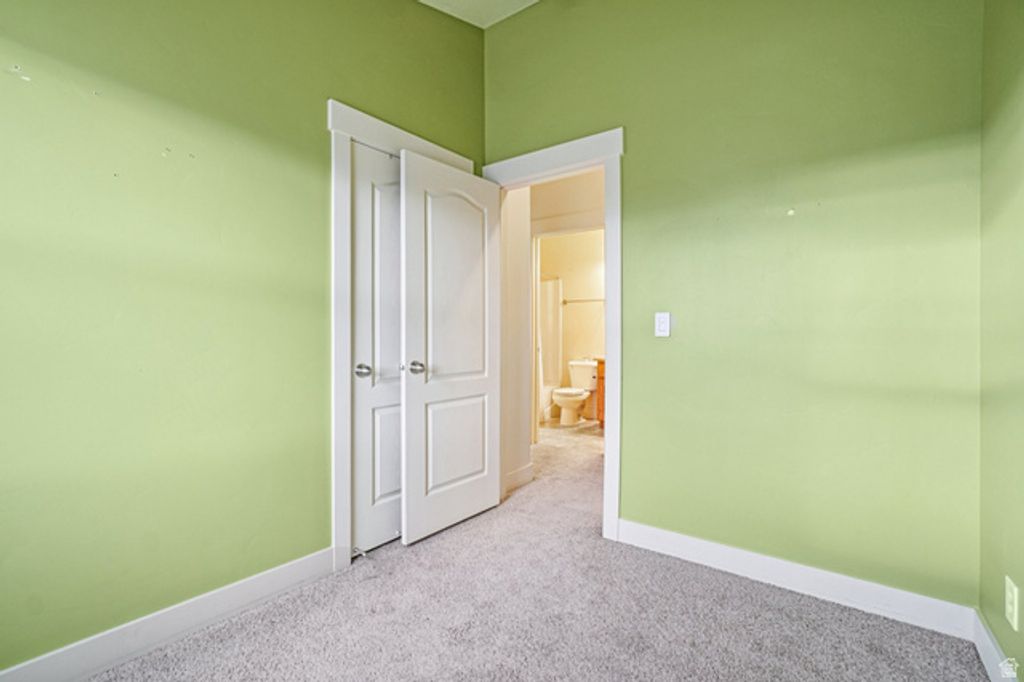 Image 18 of property listing at 10693 S TOPVIEW RD, South Jordan, UT 84095