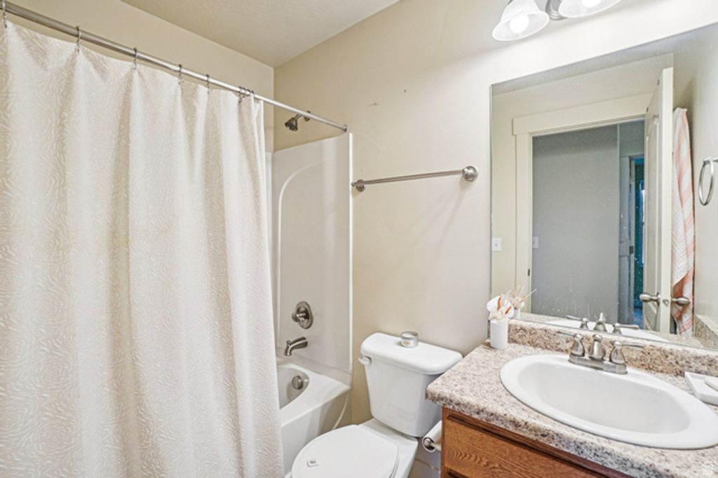 Image 19 of property listing at 10693 S TOPVIEW RD, South Jordan, UT 84095