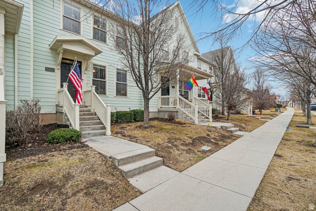 Image 3 of property listing at 10693 S TOPVIEW RD, South Jordan, UT 84095