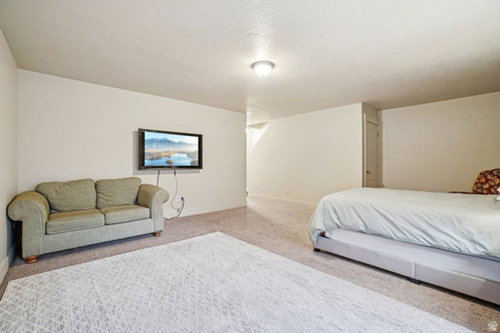 Image 21 of property listing at 10693 S TOPVIEW RD, South Jordan, UT 84095