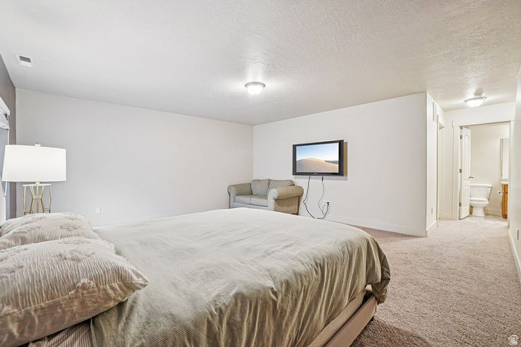 Image 22 of property listing at 10693 S TOPVIEW RD, South Jordan, UT 84095
