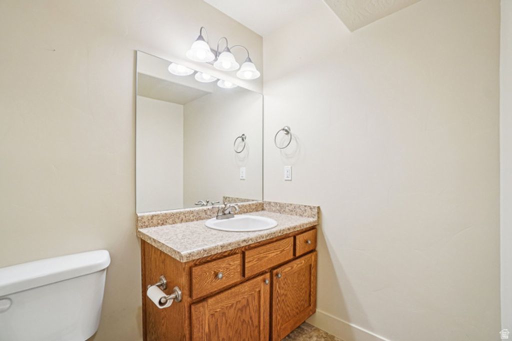 Image 23 of property listing at 10693 S TOPVIEW RD, South Jordan, UT 84095