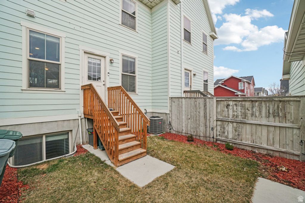 Image 25 of property listing at 10693 S TOPVIEW RD, South Jordan, UT 84095