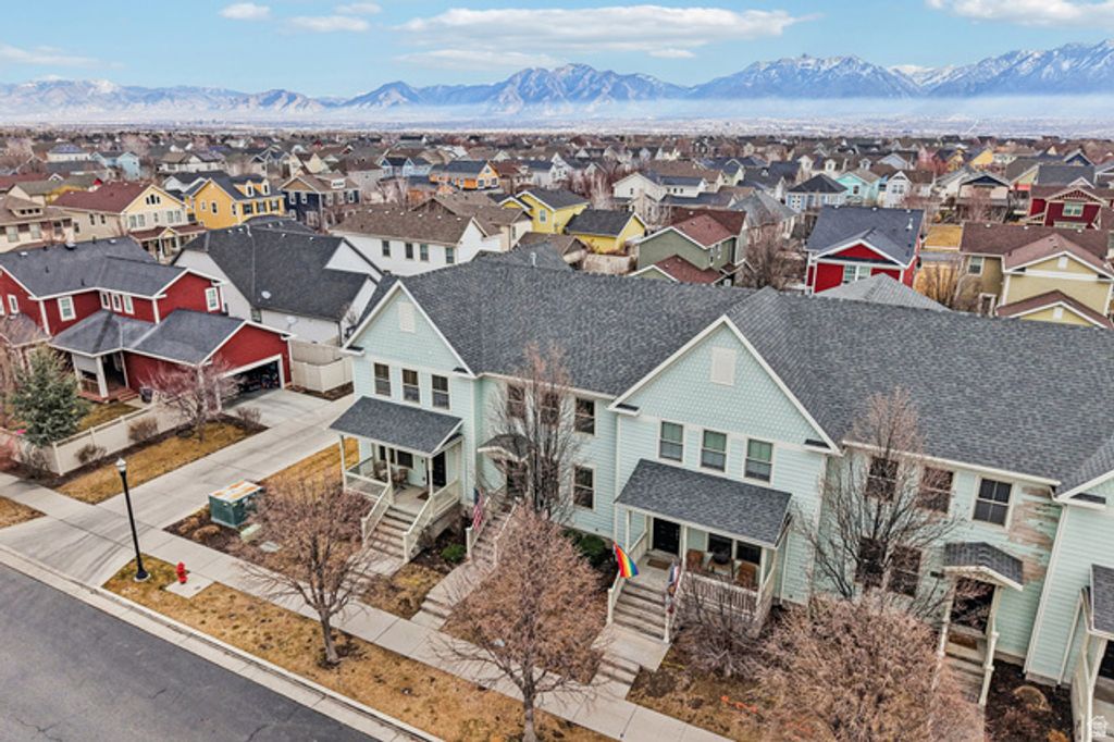 Image 27 of property listing at 10693 S TOPVIEW RD, South Jordan, UT 84095