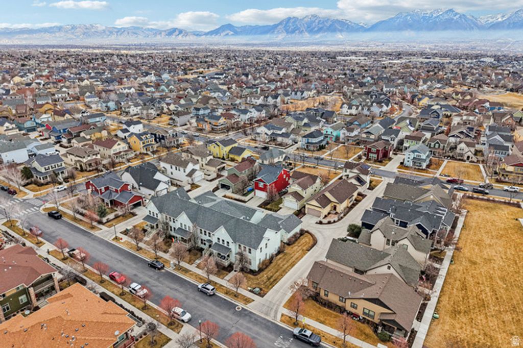 Image 31 of property listing at 10693 S TOPVIEW RD, South Jordan, UT 84095
