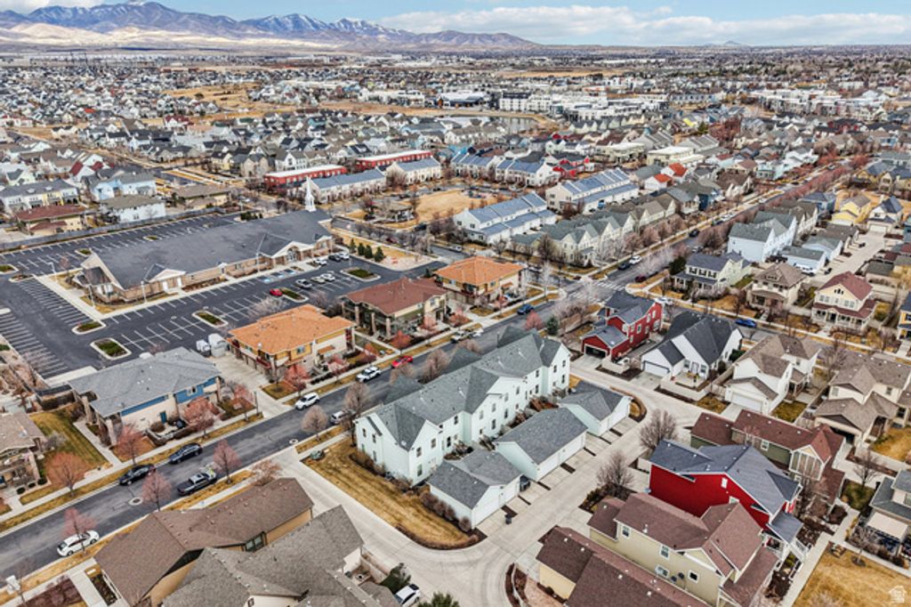 Image 32 of property listing at 10693 S TOPVIEW RD, South Jordan, UT 84095